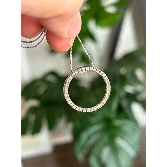 Elegant Gold Circle Pendant Necklace - Picture 9 of 14